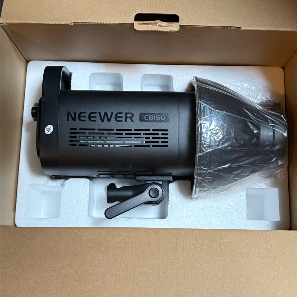 Neewer CB150 Black Studio Light